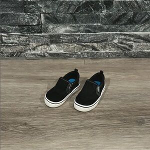Wonder Nation Black and‎ White Slip-On Sneakers